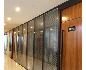 Hollow built-in louver glass partition